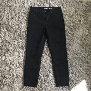 Black high-rise Levi’s skinny jeans size 6M